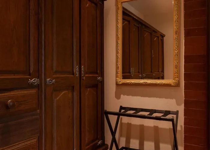 Contemporary Eastern 1br 5 Min Bts| Essential Apartment *