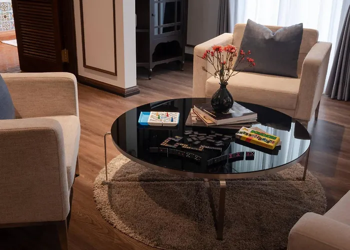 Contemporary Eastern 1br 5 Min Bts| Essential Bangkok