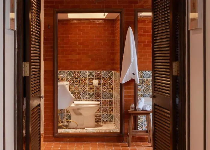 Contemporary Eastern 1br 5 Min Bts| Essential Bangkok