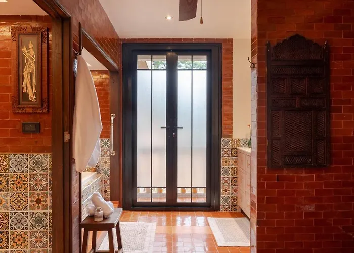 Contemporary Eastern 1br 5 Min Bts| Essential Bangkok